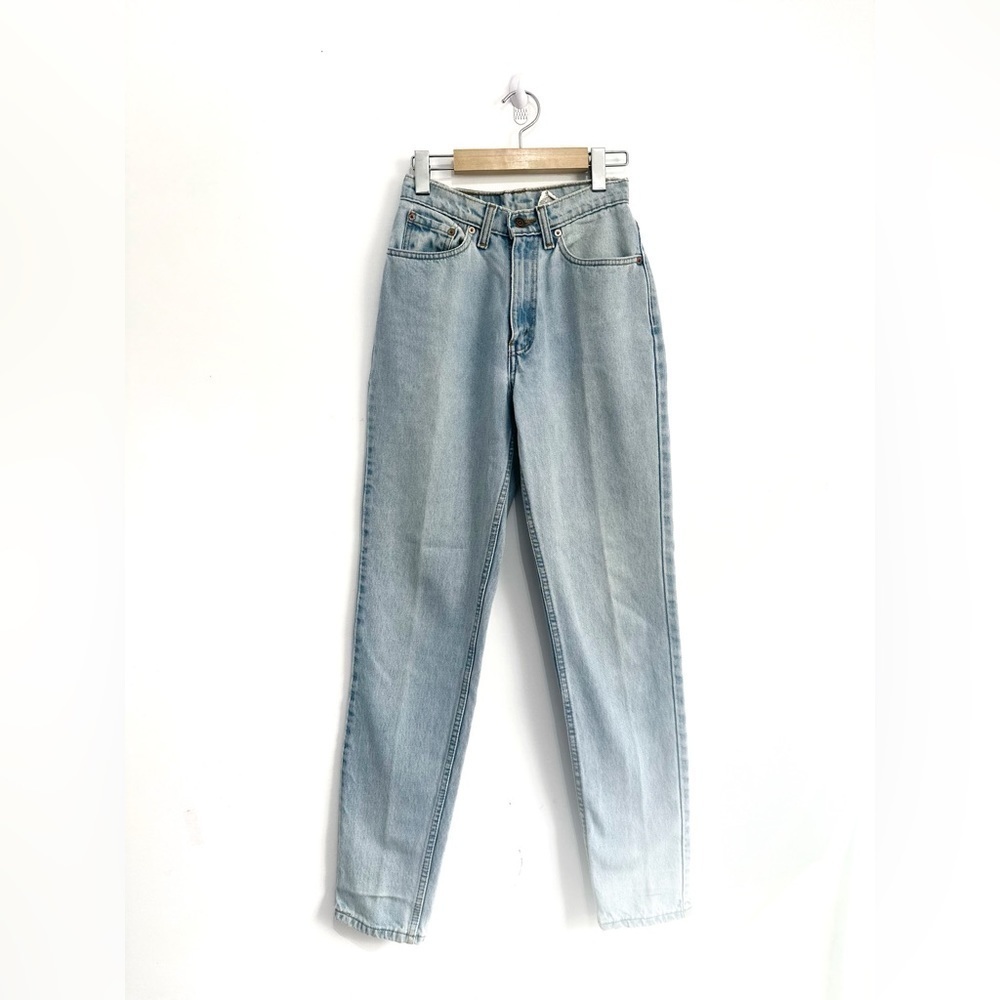 Vintage Levi’s 512 High Rise Slim Fit Tapered Leg Light Wash Jeans